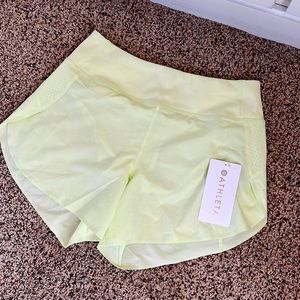 Athleta run with it 4.5” seamless shorts size XS NWT
